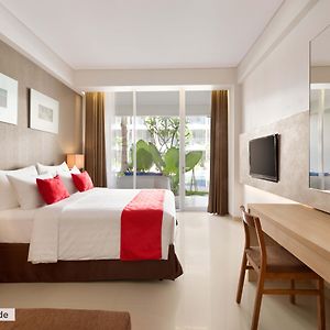 Kamar premium sisi kolam renang
